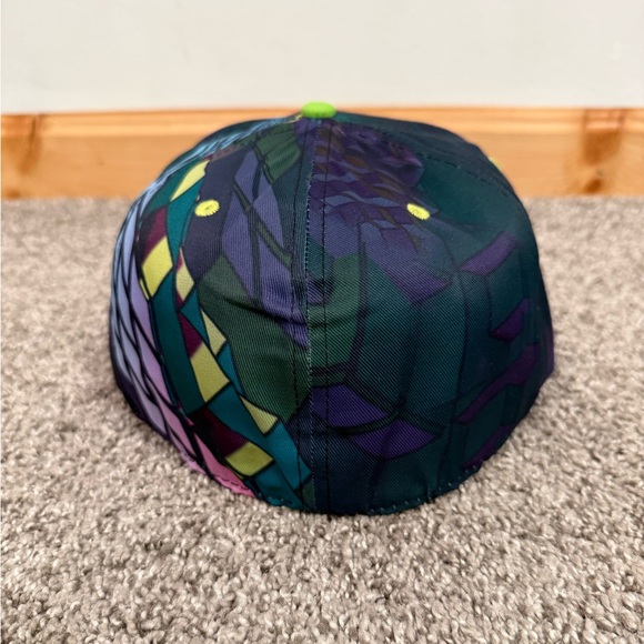 Colorful Geometric Pattern Cap - Picture 3 of 7